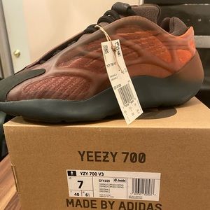 Yeezy 700 size 7